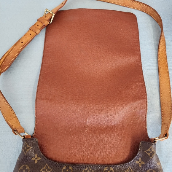 Louis Vuitton Monogram Musette Salsa GM Crossbody - Picture 4 of 16